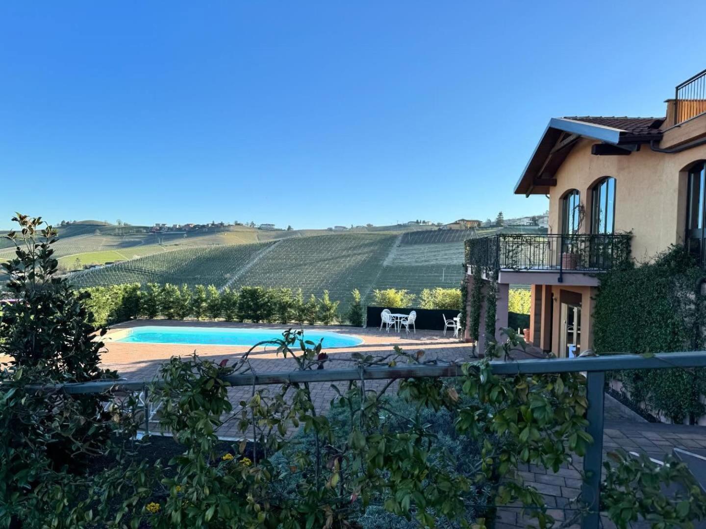 Panoramic Villa Garassino - Country Rooms And Fine Restaurant トレイゾ エクステリア 写真