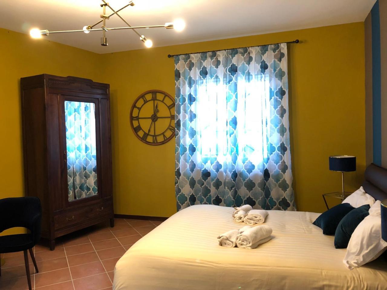 Panoramic Villa Garassino - Country Rooms And Fine Restaurant トレイゾ エクステリア 写真