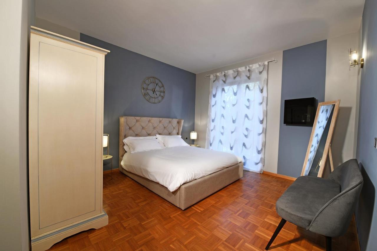 Panoramic Villa Garassino - Country Rooms And Fine Restaurant トレイゾ エクステリア 写真