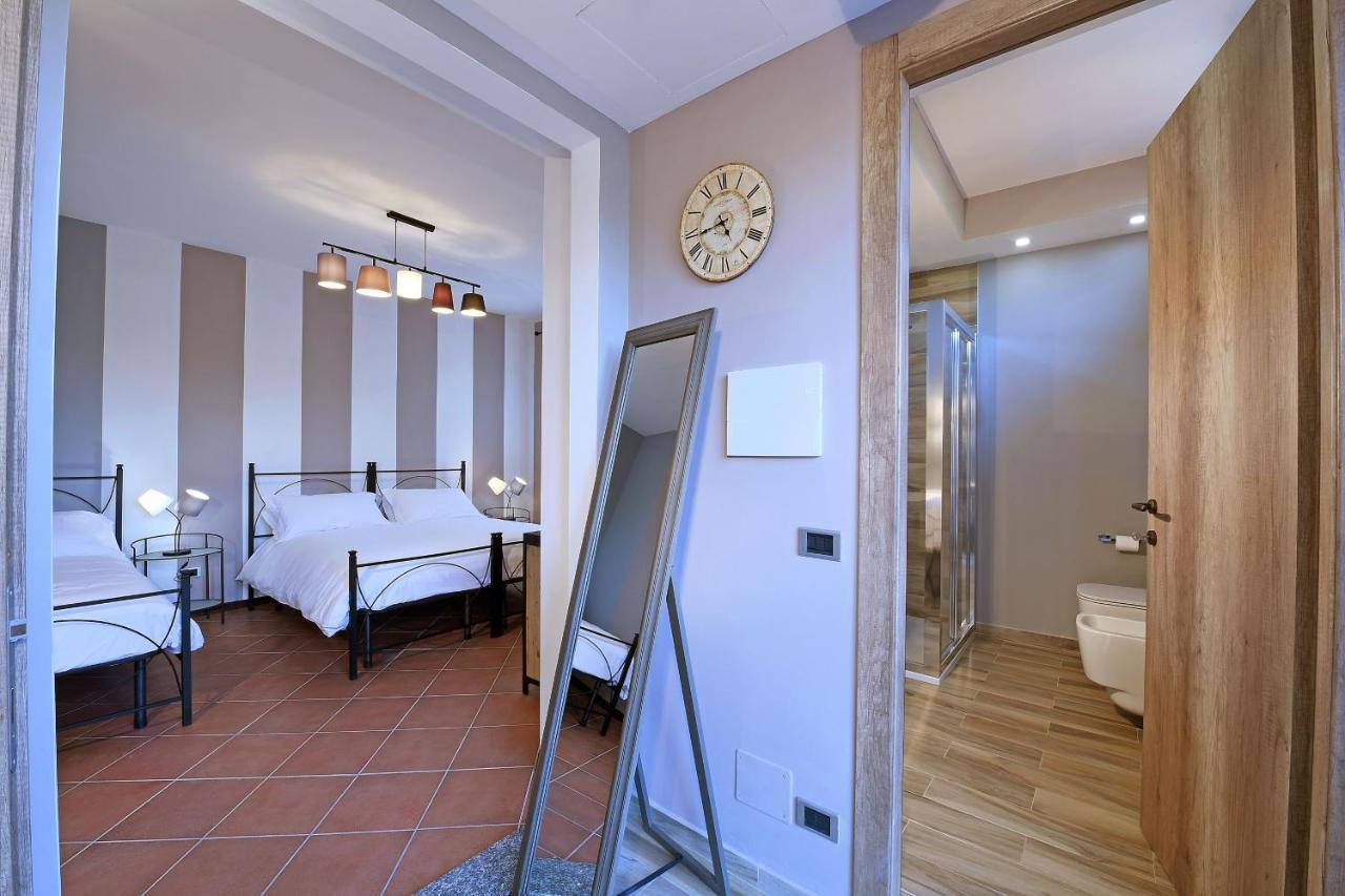 Panoramic Villa Garassino - Country Rooms And Fine Restaurant トレイゾ エクステリア 写真