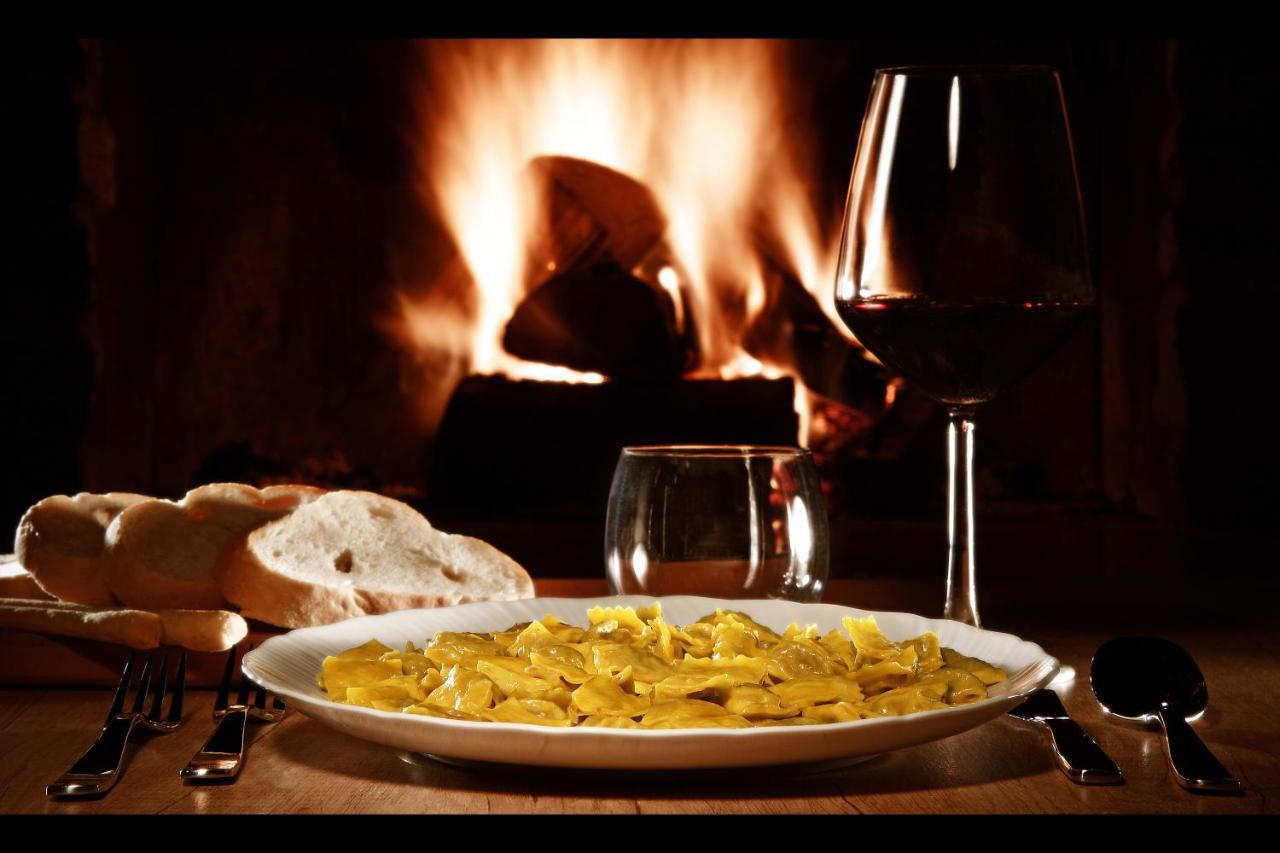 Panoramic Villa Garassino - Country Rooms And Fine Restaurant トレイゾ エクステリア 写真