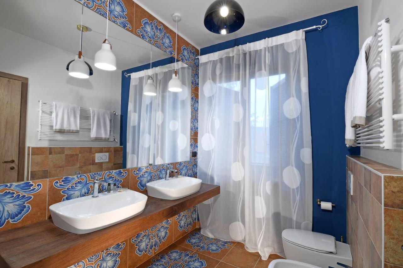 Panoramic Villa Garassino - Country Rooms And Fine Restaurant トレイゾ エクステリア 写真