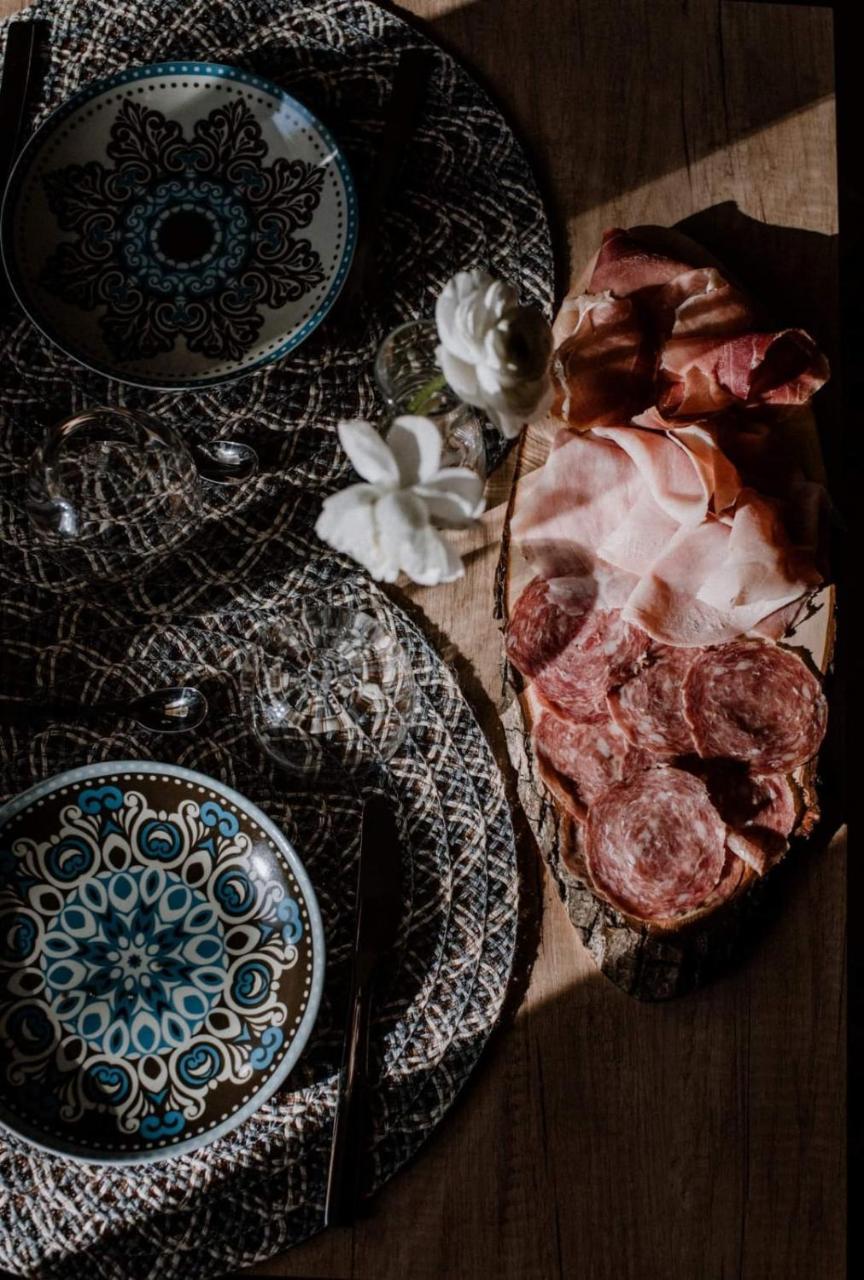 Panoramic Villa Garassino - Country Rooms And Fine Restaurant トレイゾ エクステリア 写真