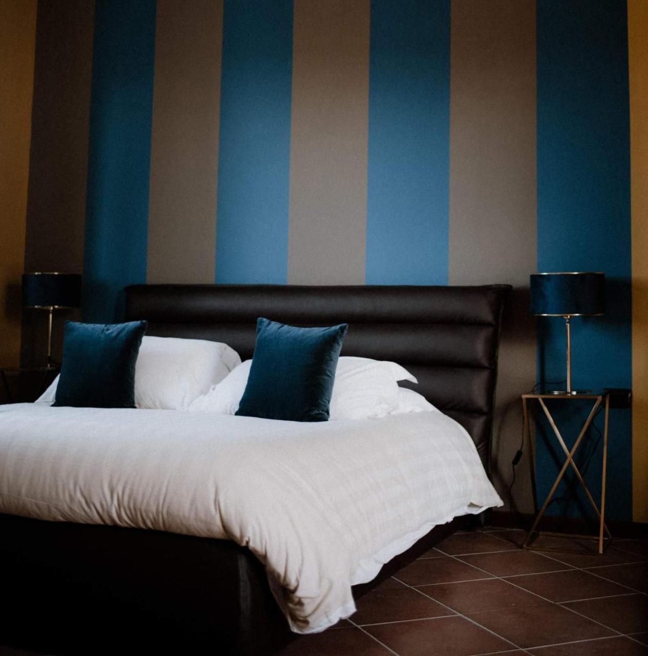 Panoramic Villa Garassino - Country Rooms And Fine Restaurant トレイゾ エクステリア 写真
