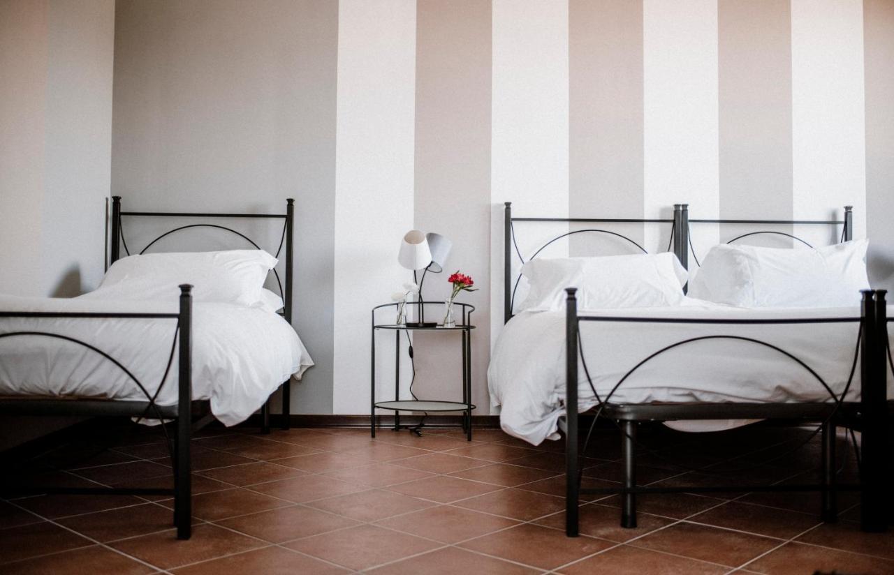 Panoramic Villa Garassino - Country Rooms And Fine Restaurant トレイゾ エクステリア 写真